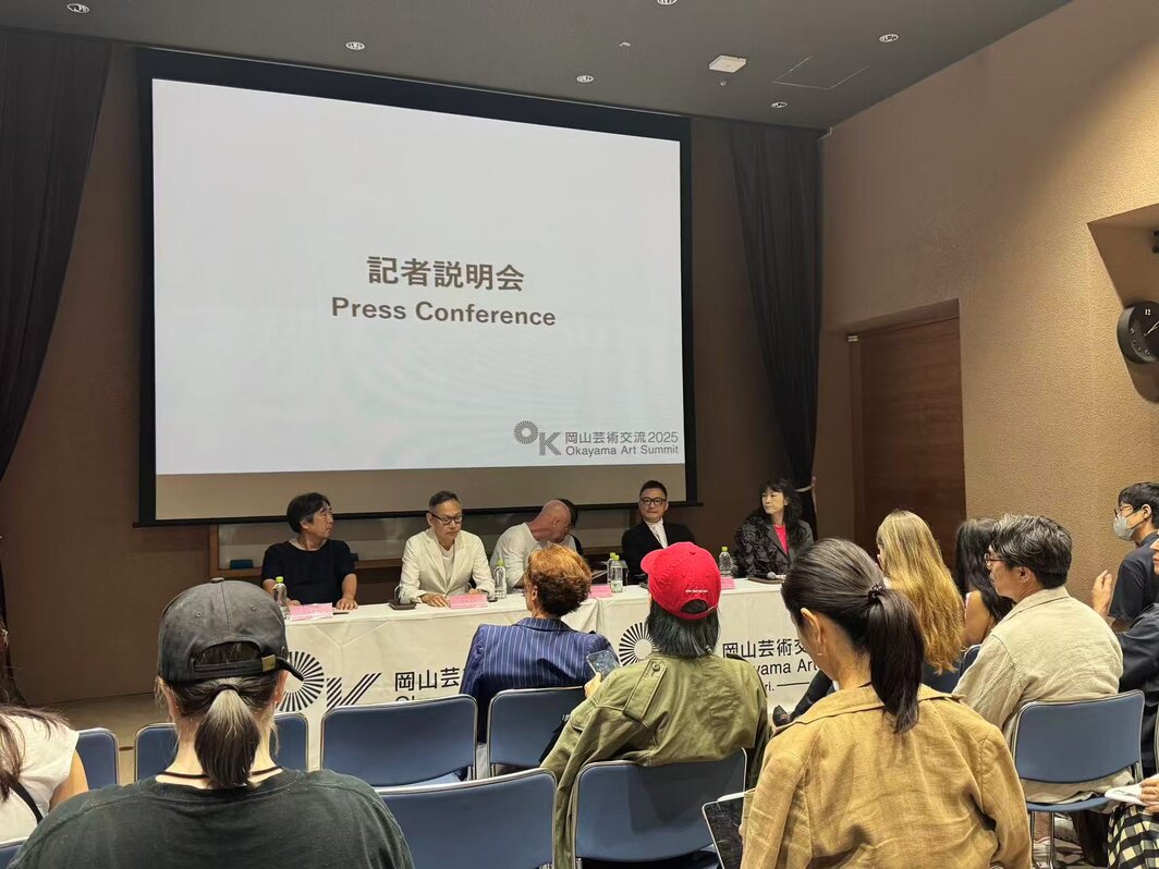 冈山艺术交流艺术翻译/艺术家岛袋道浩、执行总监/画廊主那须太郎、艺术总监/艺术家Philippe Parreno、执行制作人/石川基金会主席石川康晴、公共项目总监木ノ下智恵子在发布会现场，2025.