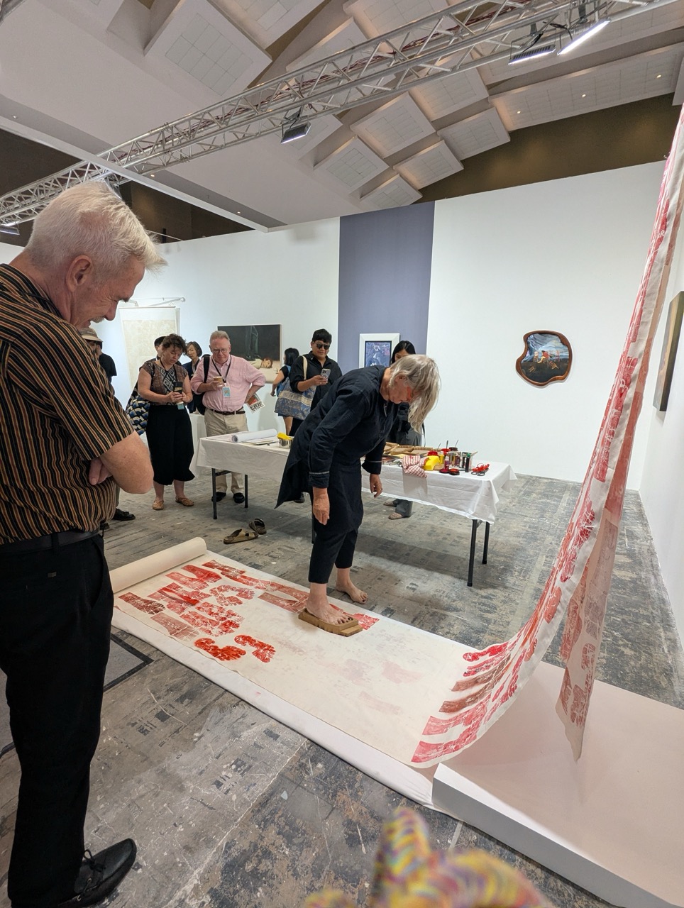 梅拉·贾斯玛在Art Jakarta的现场行为演出.