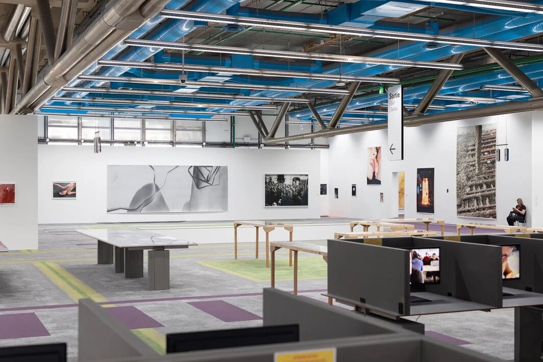 “沃尔夫冈·提尔曼斯：我们毫无准备——我们无所不备”展览现场，2025，巴黎蓬皮杜中心. 摄影：沃尔夫冈·提尔曼斯.