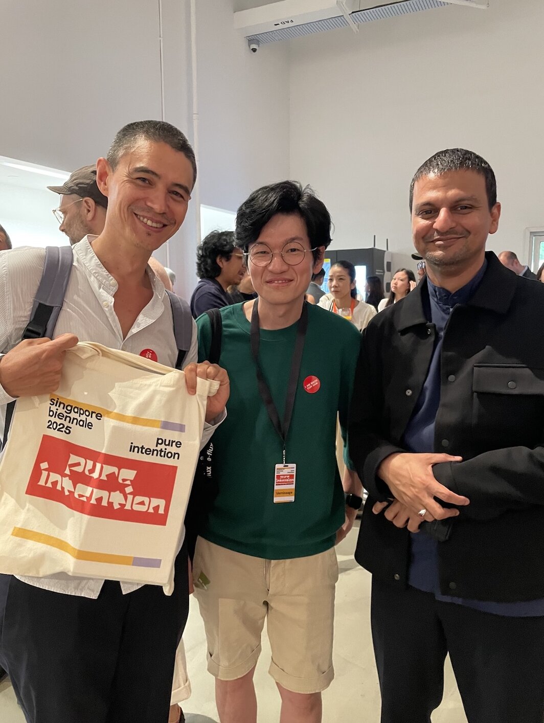 策展人、批评家David Teh，策展人、写作者大阪紘一郎和策展人Shabbir Hussain Mustafa.