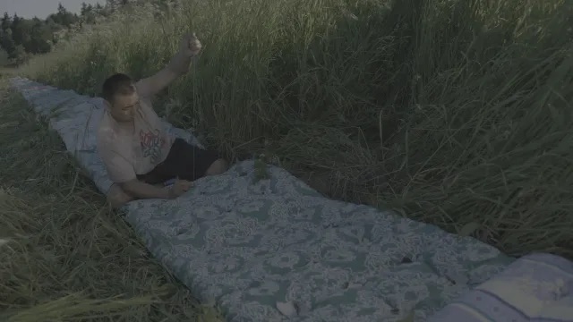 钦吉兹·艾达罗夫，《蜗牛（螺旋）》，2021，数字录像，彩色，有声，时长10分9秒. 