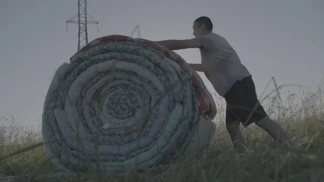 钦吉兹·艾达罗夫，《蜗牛（螺旋）》，2021，数字录像，彩色，有声，时长10分9秒. 