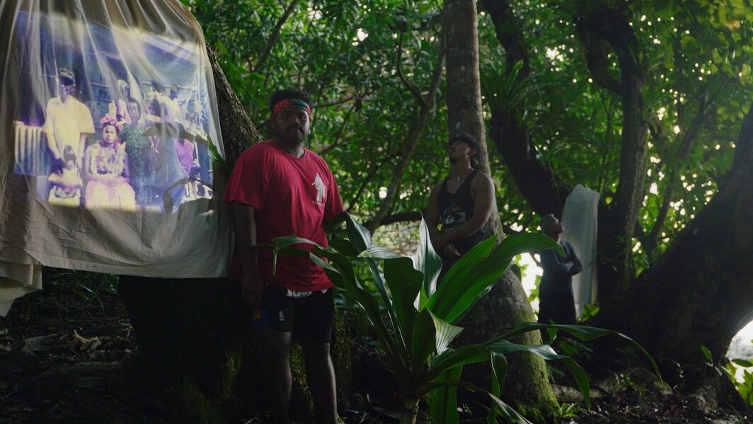 山城知佳子，《回忆》，2025，六频道高清录像投影，彩色有声，时长23分01秒. © Chikako Yamashiro. 