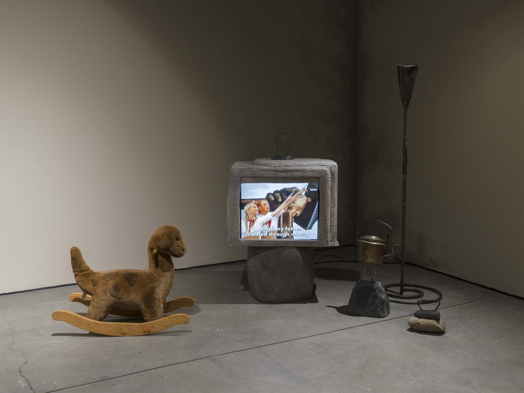 亨丽克·瑙曼，《欢迎来到基岩》（局部）（Welcome to Bedrock），2022年，综合材料，尺寸可变. 摄影：Charles Benton.