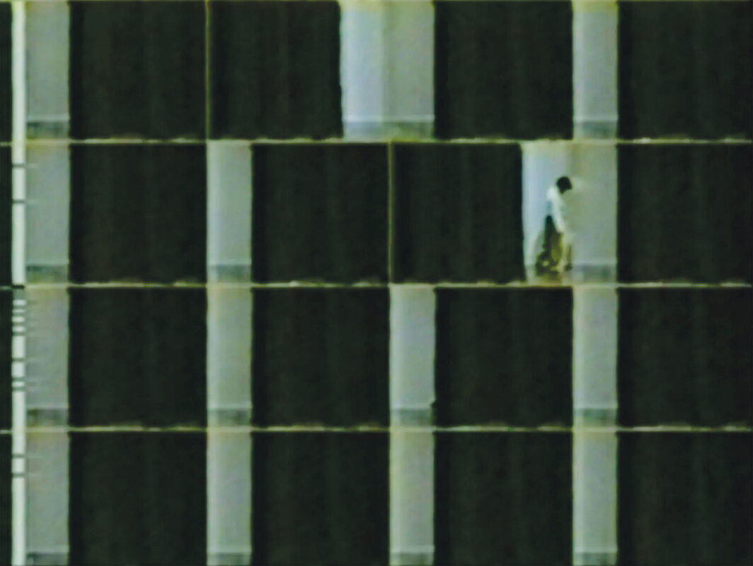 鲍蔼伦，《借头借路II》，1989，录像，彩色有声，时长5分40秒.