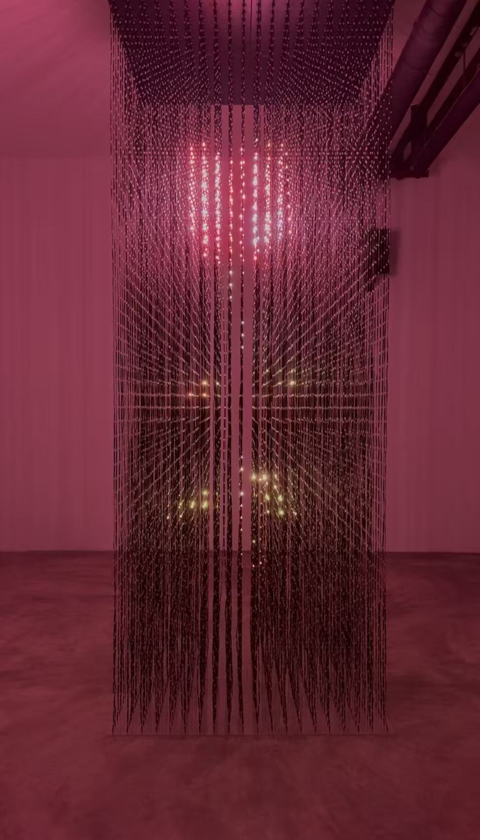 陶辉，《坠落循环》，2026，作品由外部空间委任.