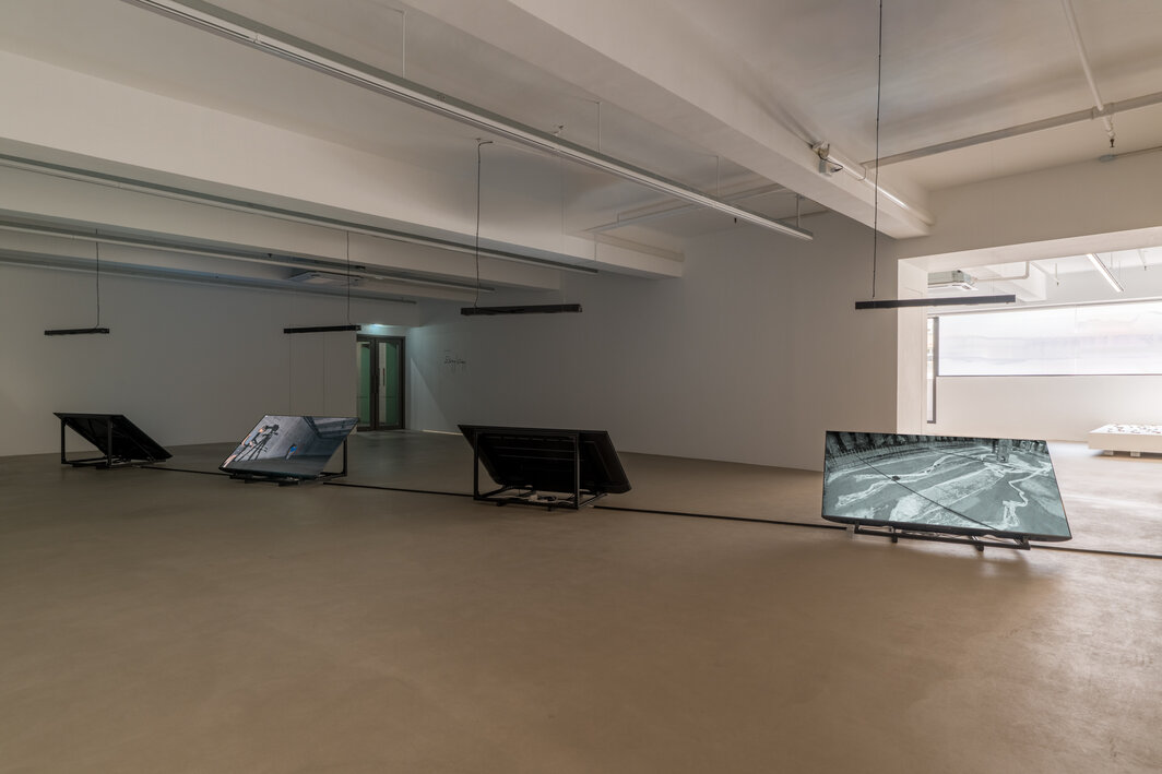 李明，“Swayy Wayy”展览现场，2026. 摄影：Felix SC Wong.