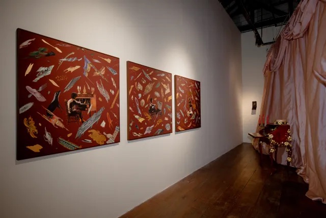 “纳克罗布·穆曼纳斯：金之蜕变”展览现场，2026，Warin Lab Contemporary，曼谷. 摄影：Preecha Pattara.