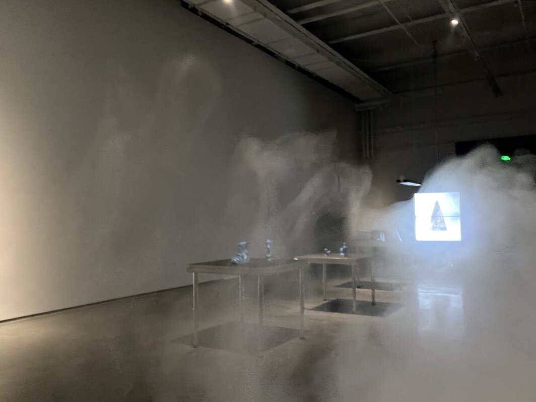 “曾庆：热带来了”展览现场，无空间，2026. 图片由无空间提供. 