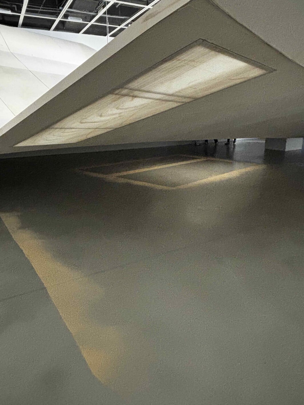 陈若璠，《Suffocating》，2026，Hoam美术馆“2026光谱展：一间每台收音机都调到不同频道的房间”展览现场.