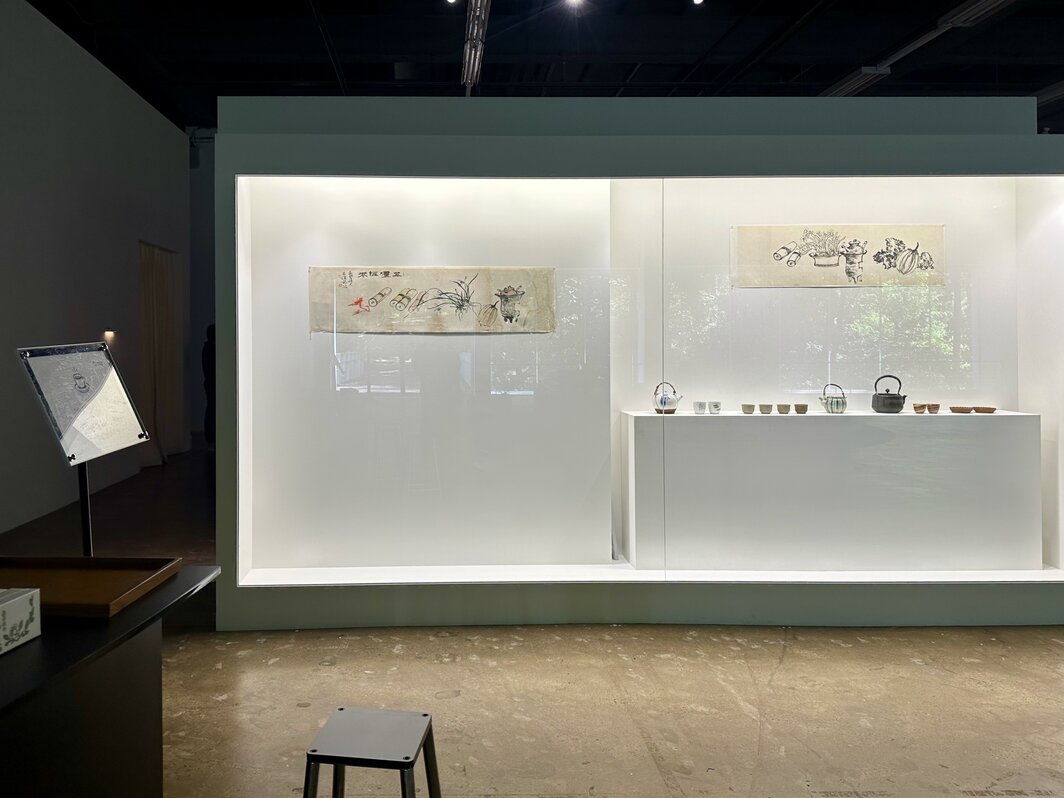 “春雪茶”相关作品及展厅中的茶歇点.