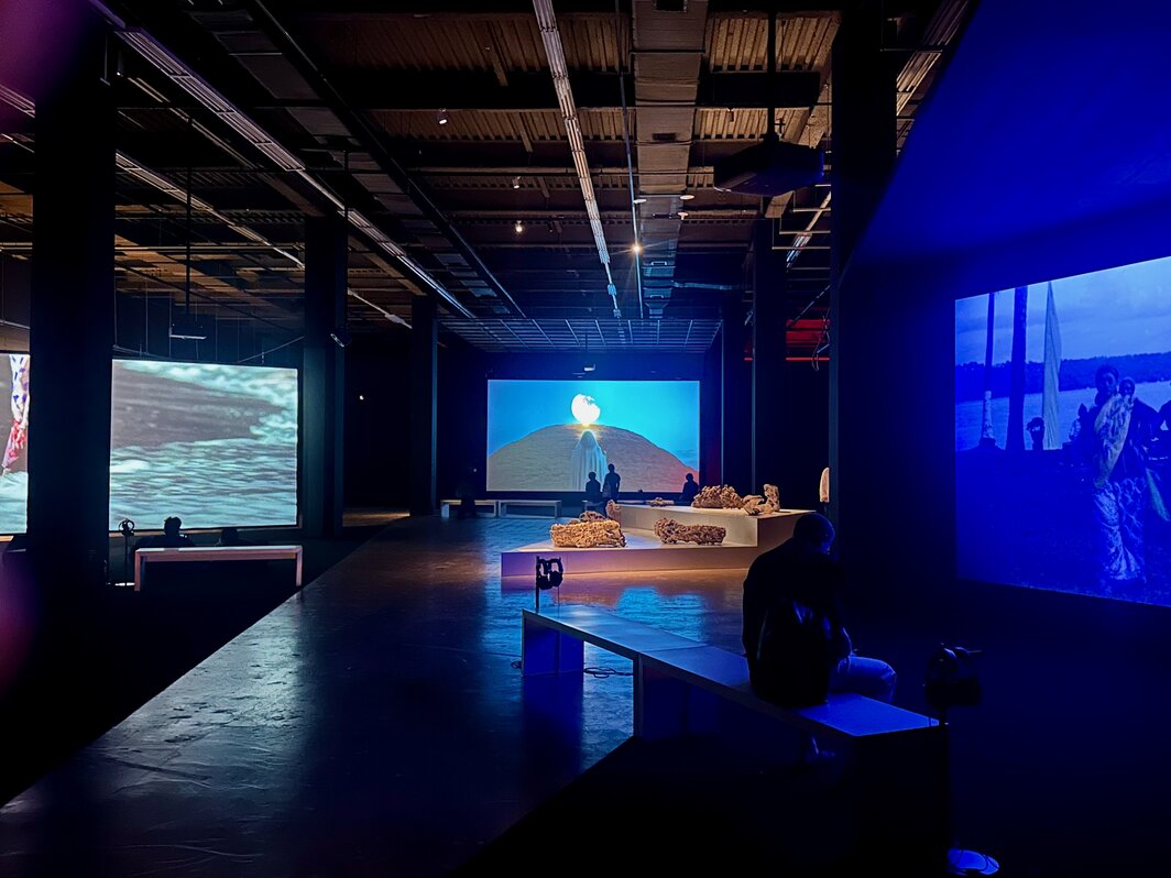 集合了最多影像作品的展厅四“宇宙与改变”.